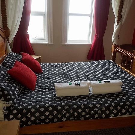 Kensington Hotel Рил Екстериор снимка