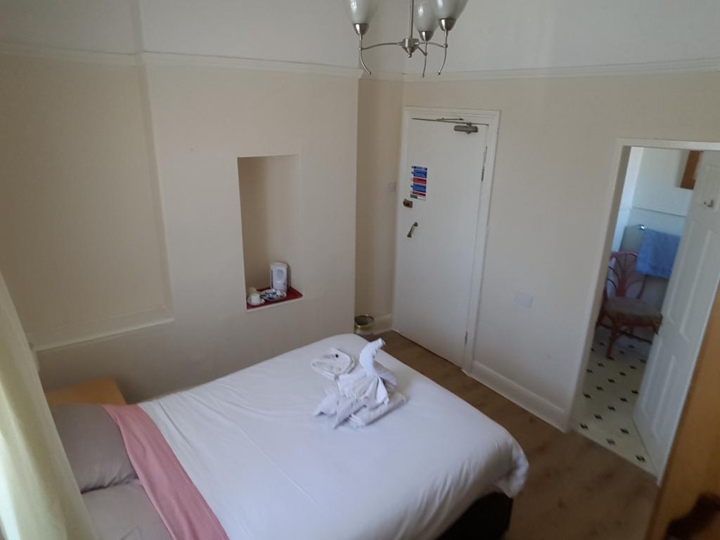 Kensington Hotel Рил Екстериор снимка
