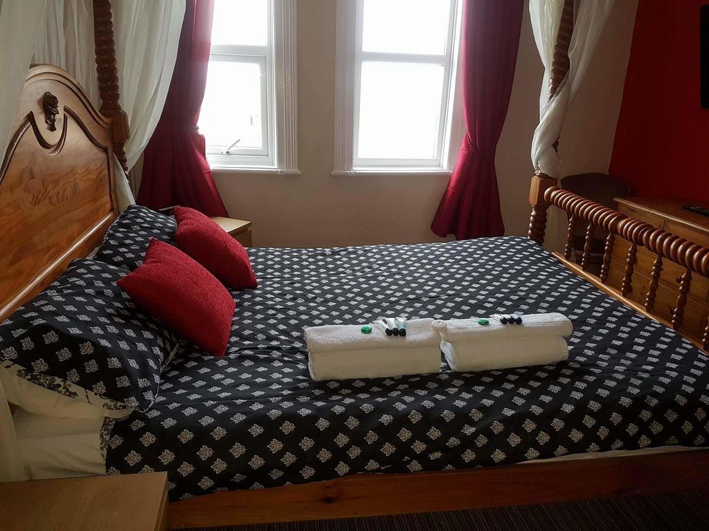 Kensington Hotel Рил Екстериор снимка
